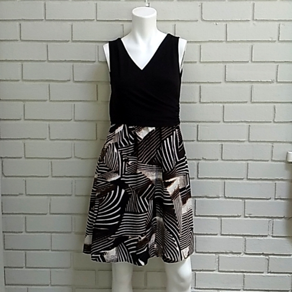 Established 1962 Ruched Fit/Flare Dress. Size 4